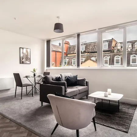 Modern 1 Bed Apartment In Central Wrexham Exterior photo