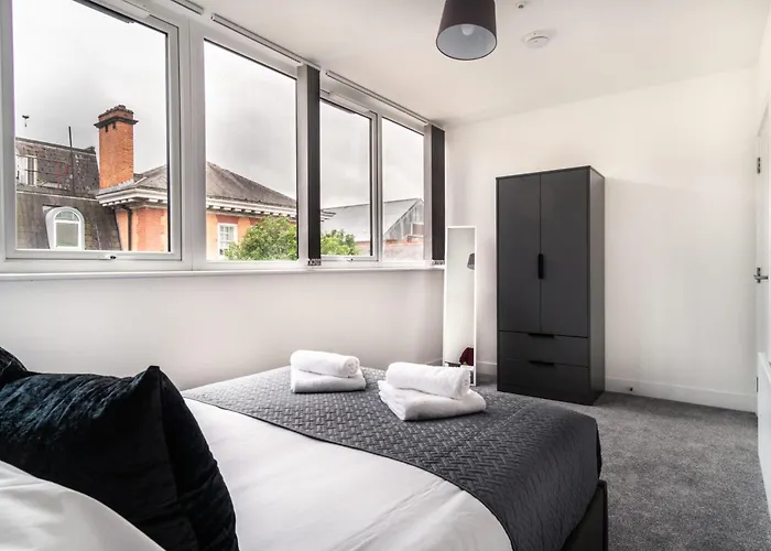 Modern 1 Bed Apartment In Central Wrexham