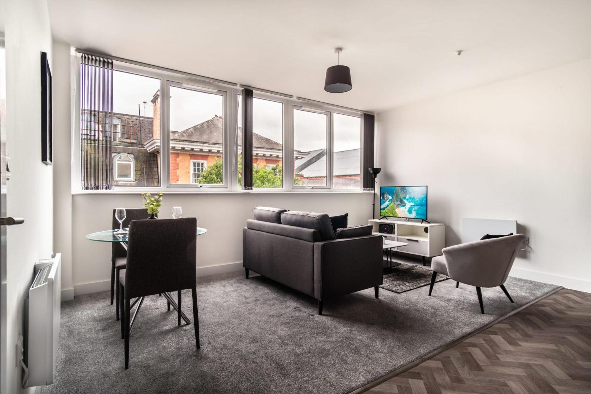 Modern 1 Bed In Apartment Wrexham